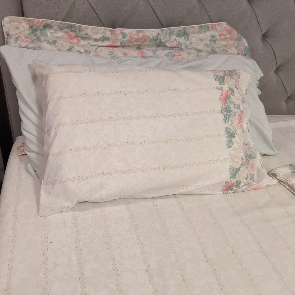 Vtg Eileen West King/Queen Sheet Set Cream‎ Floral Cotton USA 6 pillowcases READ